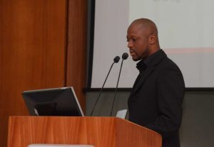Picture of Olalekan Anifowoshe, IITA Data Programmer, DIMU, talking about CKAN.