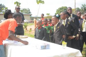 Picture of IITA staff welcoming young students to the Forest Unit Open Day