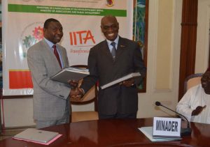 Picture of IITA Country Representative Cargele Masso and Minister Henri Eyebe Ayissi shaking hands after signing the agreement.