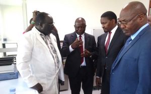 Picture of IITA hub director Victor Manyong explaining the aflasafe production process to CS Mwangi Kiunjuiri and PS Harry Kimutai. Looking on is IITA’s Lawrence Kaptoge