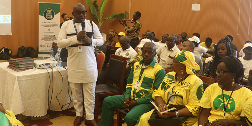  IITA Business Developer Geoffrey Nsofon speaking to Festival attendees about IITA's work.