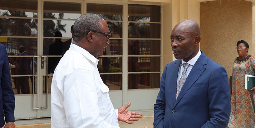 IITA Director General and CGIAR Regional Director for Continental Africa, Dr. Simeon Ehui with South Kivu Provincial Governor Jean-Jacques Mpurusi Sadiki.