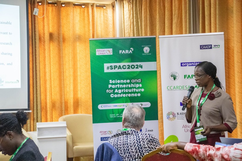 IITA Information Systems Officer Abosede Ayinla presenting IITA's Knowledge Management Strategy at the KM4AgD side event in Rwanda.