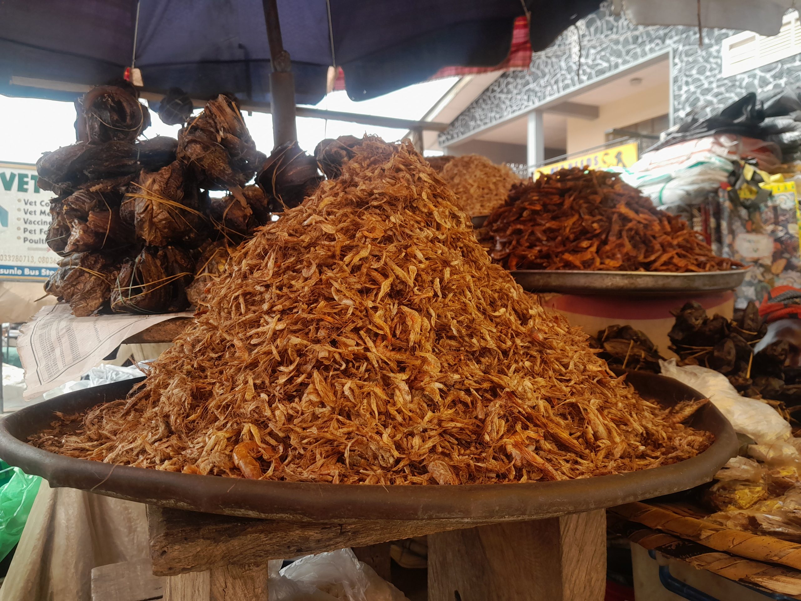 Informal markets in Nigeria. (Photo by Lydia Ibrahim/IITA Pathology Laboratory)