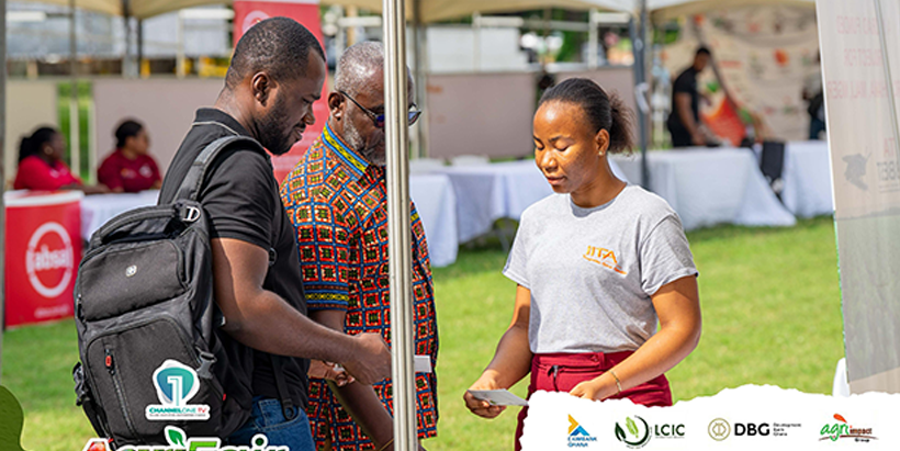 A member of the IITA BBEST team explaining the BSF technology to potential investors at the Agrifair.
