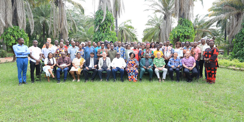 Dr Simeon Ehui with the IITA Benin staff during his visit to the station.