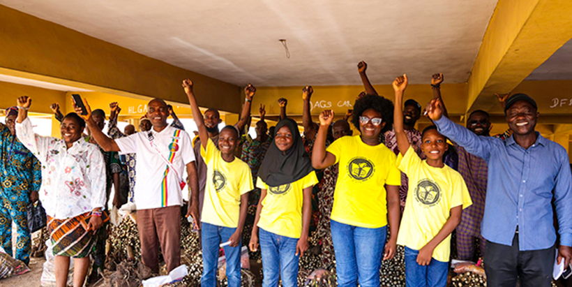 The Akinyele farmers with the young IITA ambassadors ready to take on the course of sustainable farming.