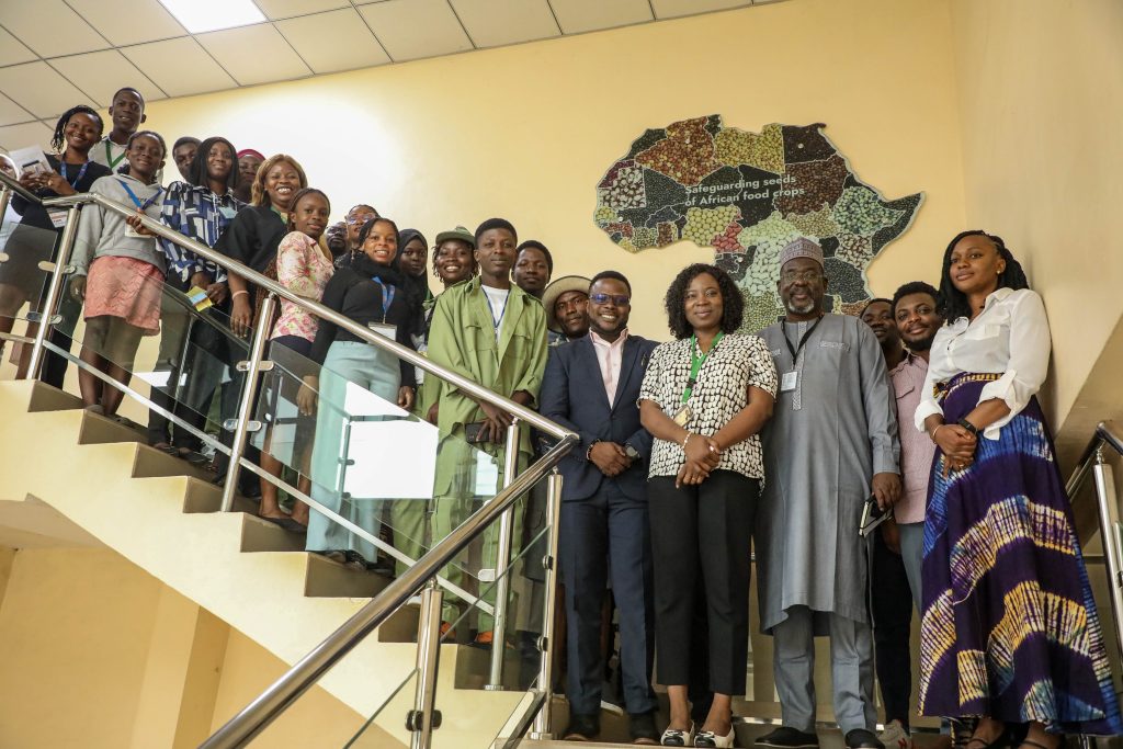 Group photograph with Dr Tahirou Abdoulaye, Deputy Director-General, IITA; Zainatou Sore, Head, Capacity Development Office (CDO); Oludare Odusanya, General Manager, BATN Foundation; and Adetola Adenmosun, Partnerships for Delivery, Partnership and Stakeholder Engagement Manager, IITA Youth in Agribusiness (IYA).