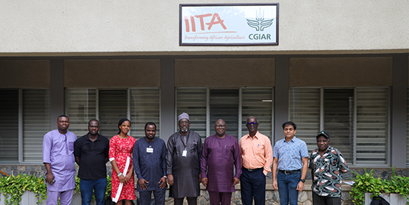 GCA delegates and the IITA management team