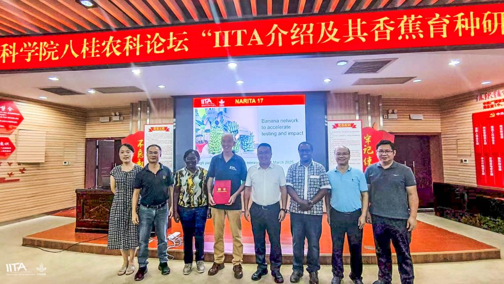Prof Rony Swennen with certificate, flanked by IITA colleagues and Chinese partners
