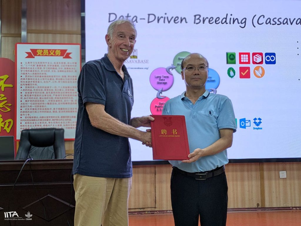 Prof Rony Swennen (left) receiving an award from Guangxi Academy of Agricultural Sciences
