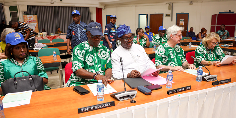 IITA DG, Simeon Ehui, with the Rotarian Incoming President Elect, Olayinka Babalola (L), and the outgoing President of Rotary International, Francesco Arezzo (R), during the partnership engagement meeting, at IITA headquarters, Ibadan.