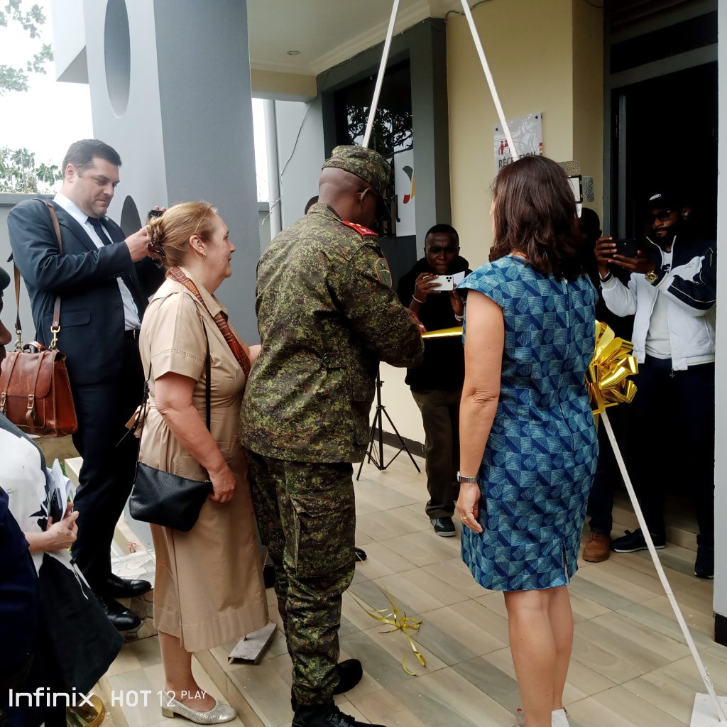 Ribbon-cutting ceremony symbolizing the official opening of the ENABEL office, officiated by His Excellency the Military Governor in the presence of the ENABEL Country Director and Her Excellency the Ambassador of the Kingdom of Belgium to the Democratic Republic of the Congo.