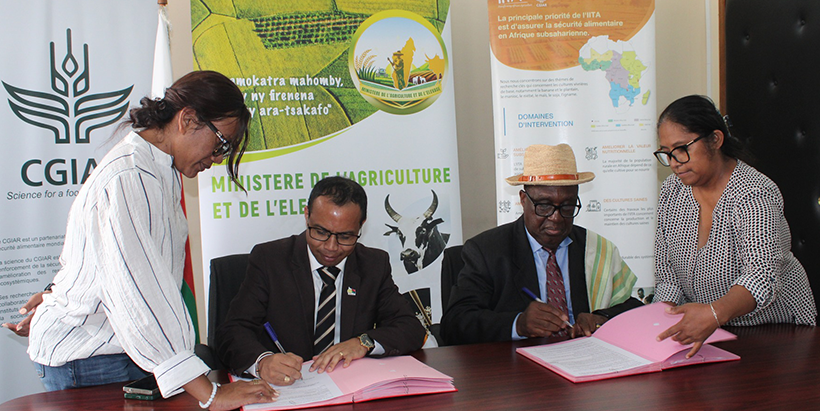 Madagascar Minister of Agriculture and Livestock, Rasatarimanana José Nirina with Dr Simeon Ehui during the signing of the Host Country Agreement.
