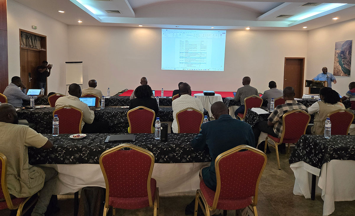 Participants and facilitators during the official opening ceremony at the CIAT-STP meeting room in Mezocci, São Tomé.
