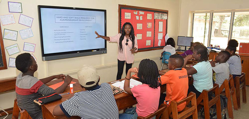 Youth Adedamola Adewole training the pupils of IITA International School on agribusiness.